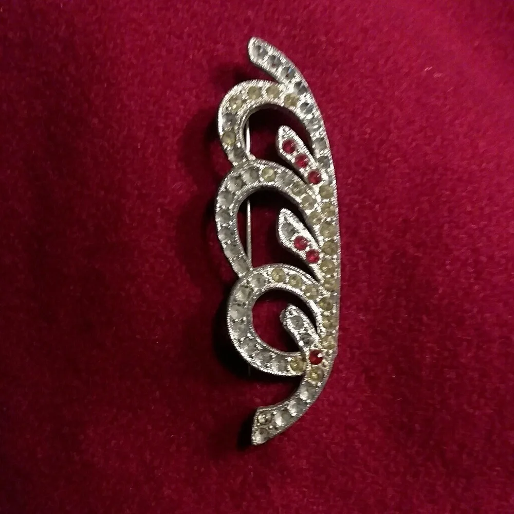 ๐3/$12 item! VintageBroochKC stamp silver tone,red/clear jewels. - Picture 1 of 3